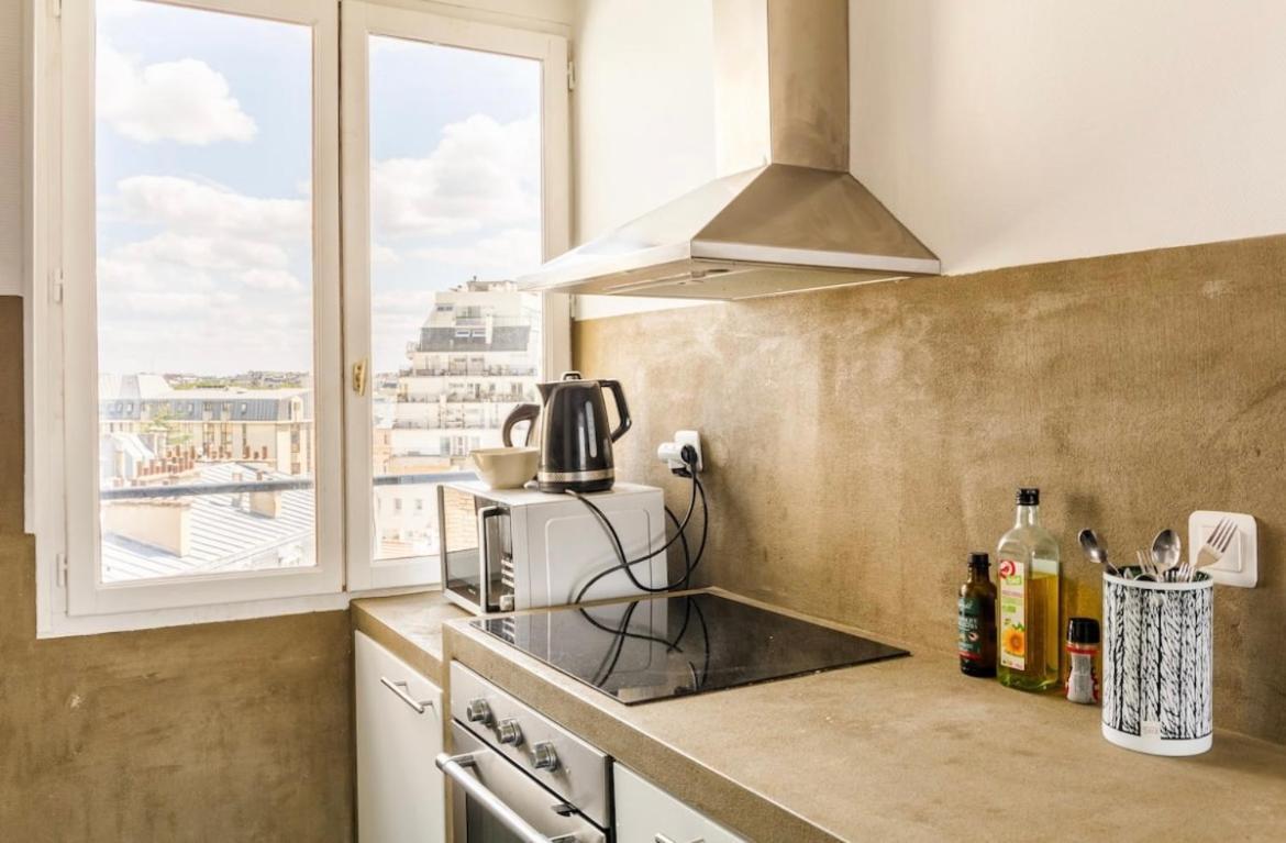 Beautiful Apartment With A View Of Eiffel Tower In Center Paříž Exteriér fotografie