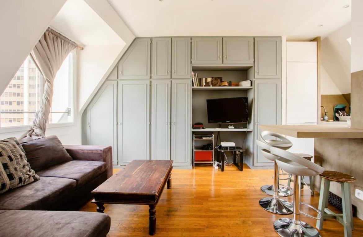 Beautiful Apartment With A View Of Eiffel Tower In Center Paříž Exteriér fotografie