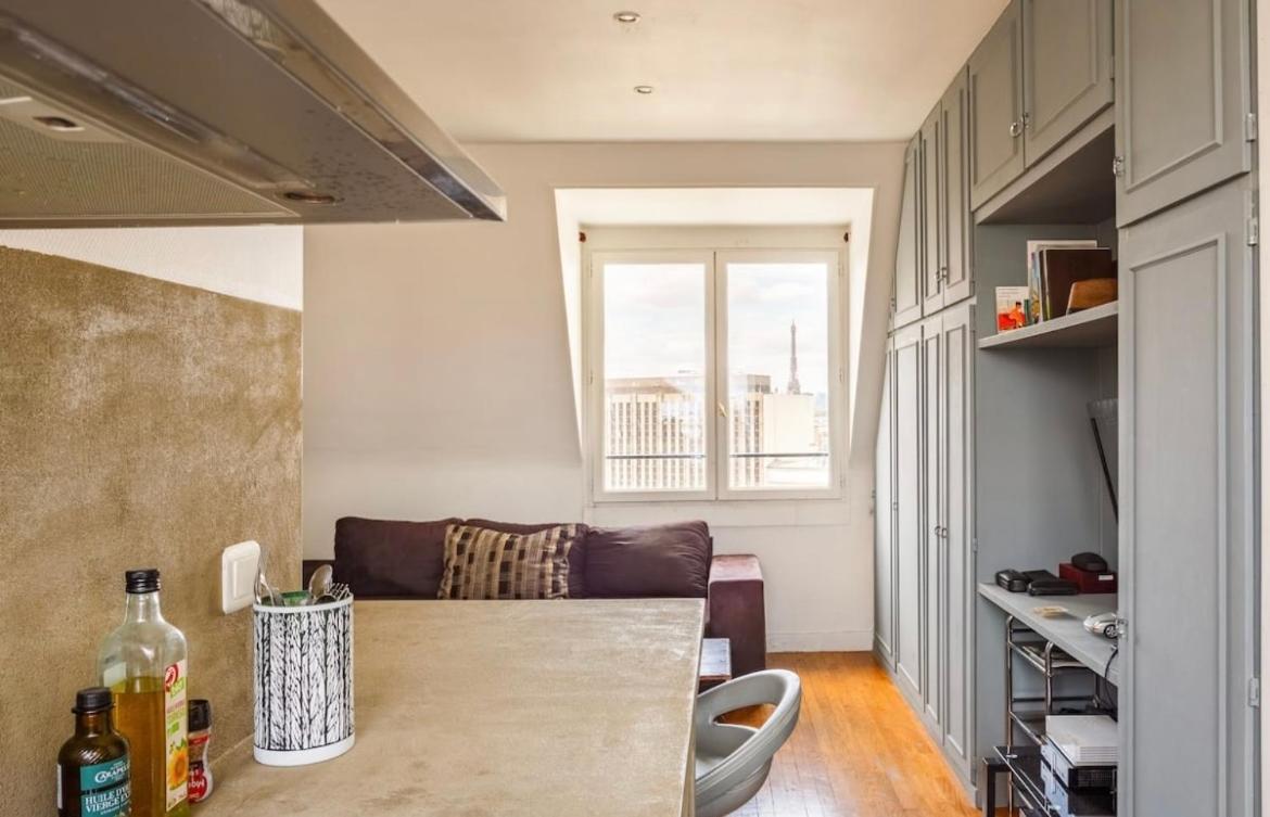 Beautiful Apartment With A View Of Eiffel Tower In Center Paříž Exteriér fotografie
