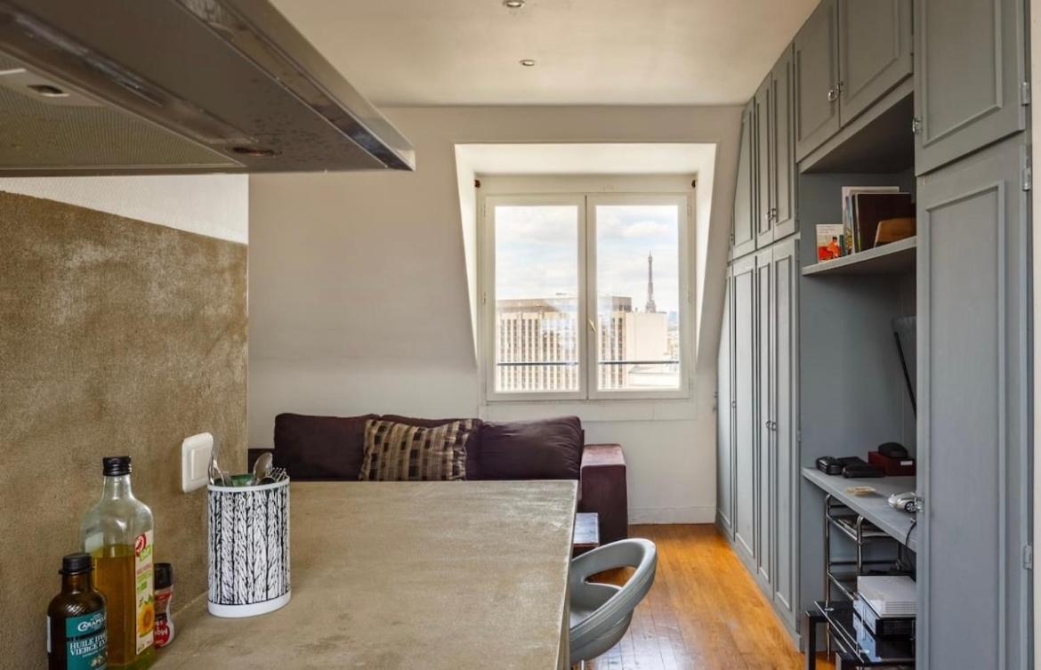 Beautiful Apartment With A View Of Eiffel Tower In Center Paříž Exteriér fotografie